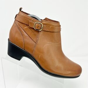 Clarks Women's Malia Hawthorn Brown Leather Ankle Booties Size 10